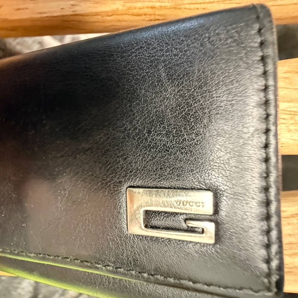 Gucci Black Leather Key Holder with Silver Detail - Picture 12 of 12
